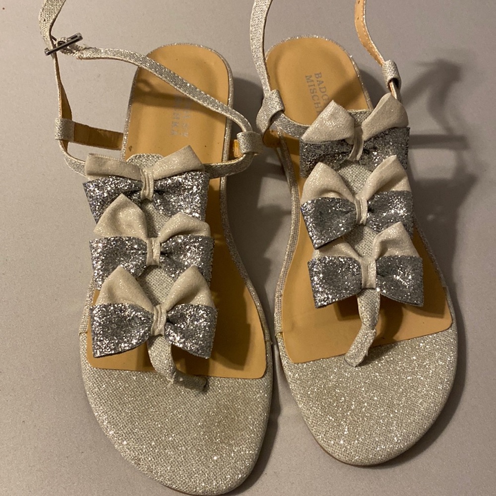 Badgley Mishka white and silver sandal with cute bow detail